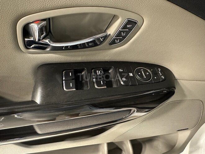 Kia Carnival-19