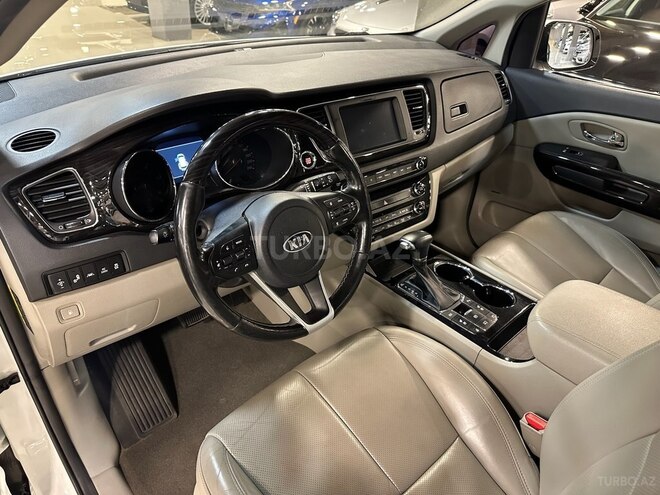 Kia Carnival-18