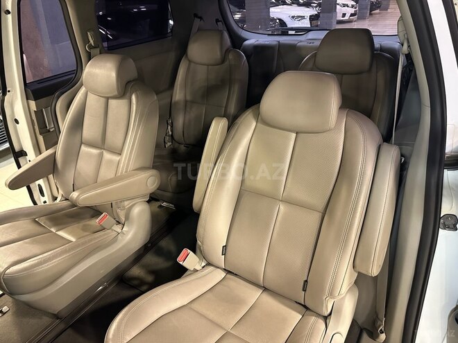 Kia Carnival-14