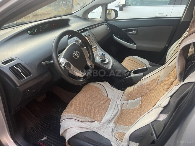 Toyota Prius-3