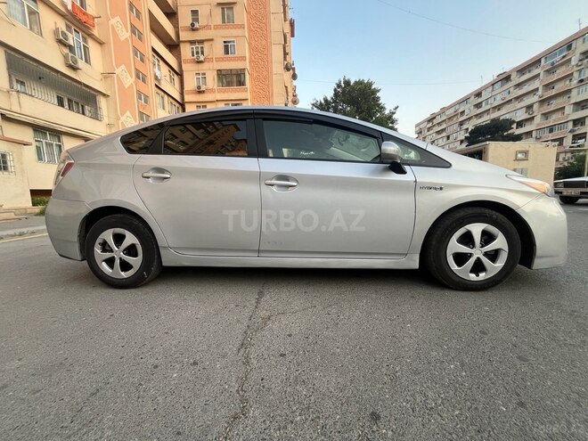 Toyota Prius-8