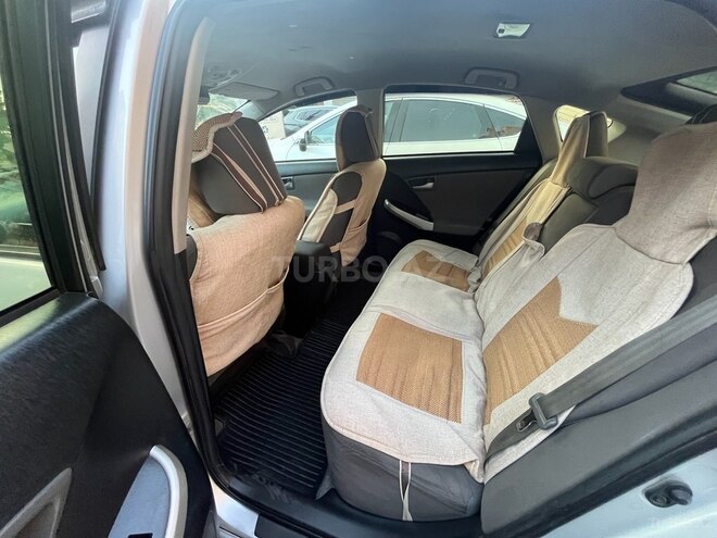 Toyota Prius-5