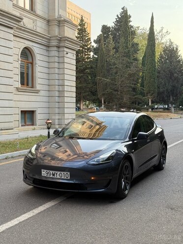 Tesla Model 3-3