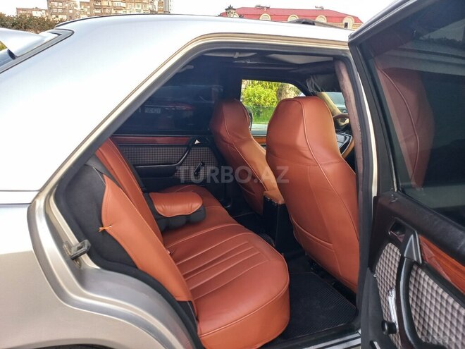 Mercedes E 200 1992, 259,803 km - 2.0 l - Bakı