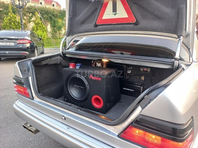 Mercedes E 200 1992, 259,803 km - 2.0 l - Bakı