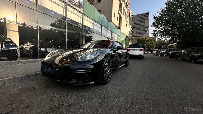 Porsche Panamera 4S-2