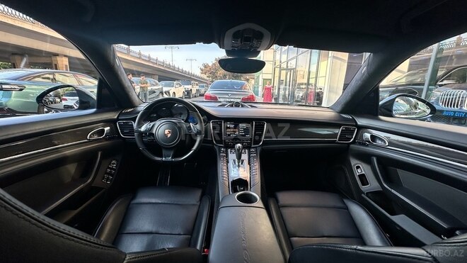 Porsche Panamera 4S-7