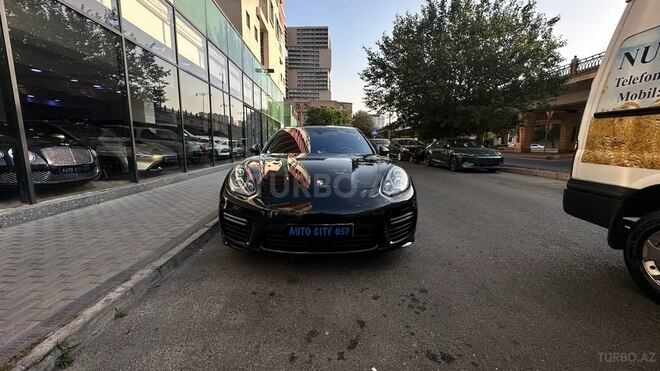 Porsche Panamera 4S-1