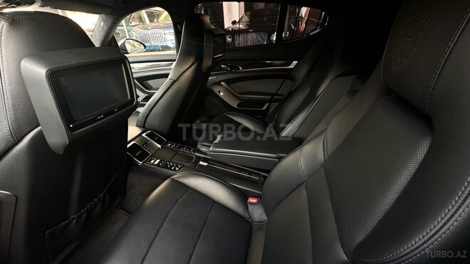 Porsche Panamera 4S-10