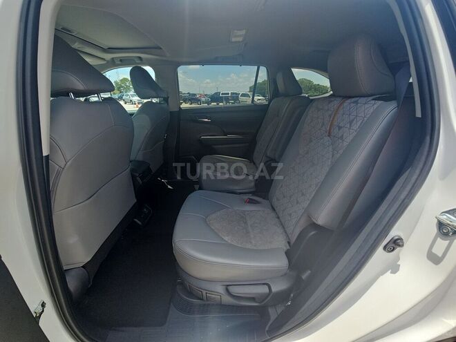 Toyota Highlander-13