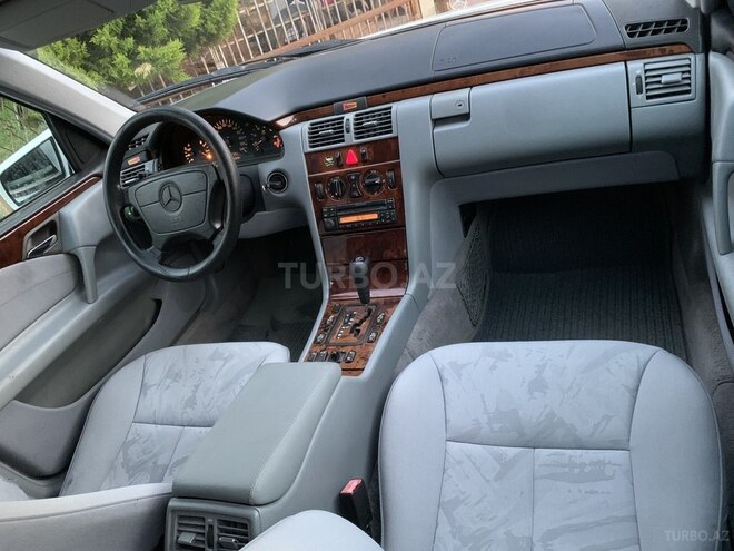 Mercedes E 200 1999, 249,000 km - 2.0 л - Masallı