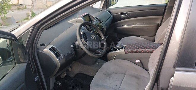 Toyota Prius-5