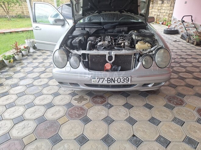 Mercedes E 270 2001, 398,642 km - 2.7 l - Bakı