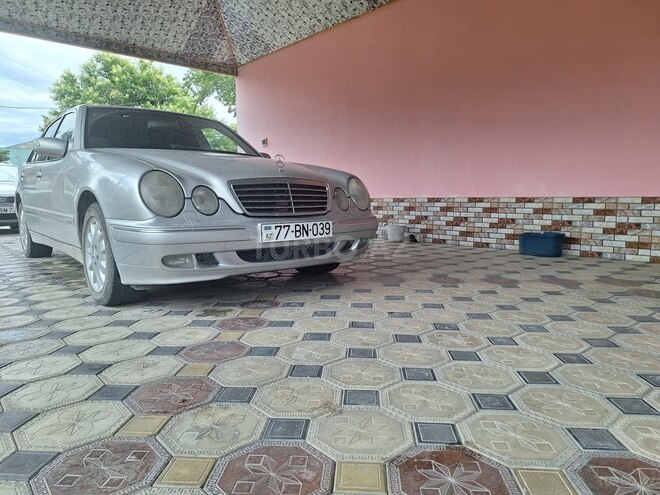 Mercedes E 270 2001, 398,642 km - 2.7 l - Bakı