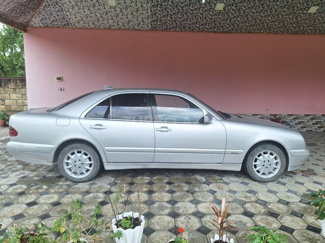 Mercedes E 270 2001, 398,642 km - 2.7 l - Bakı