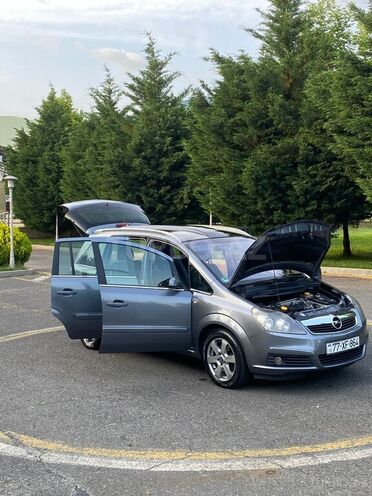 Opel Zafira 2006, 434,000 km - 1.9 л - Qax