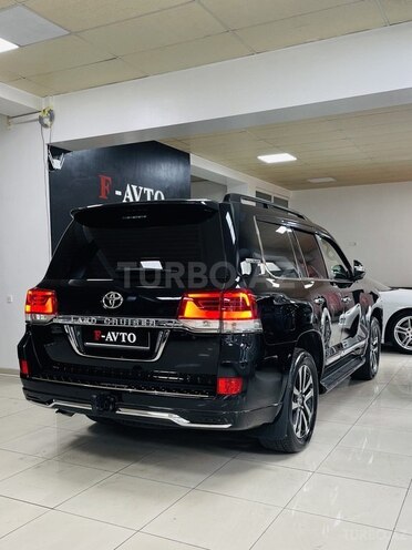 Toyota Land Cruiser-13