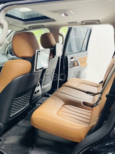 Toyota Land Cruiser-6