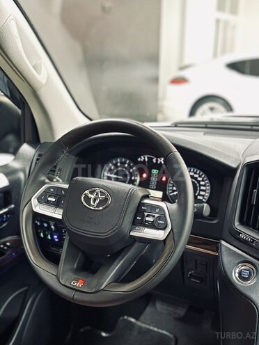 Toyota Land Cruiser-10