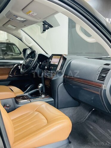 Toyota Land Cruiser-5