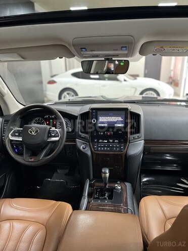 Toyota Land Cruiser-8