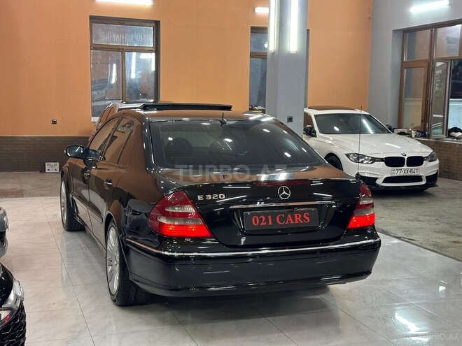 Mercedes E 320-11