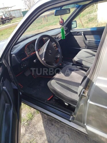 Mercedes 190 1993, 450,000 km - 2.0 l - Xaçmaz