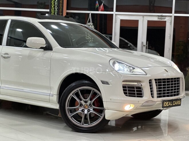 Porsche Cayenne GTS-9