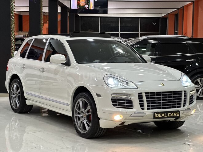 Porsche Cayenne GTS-8