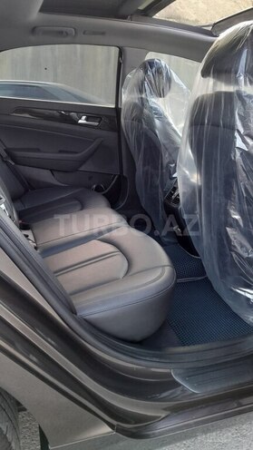 Hyundai Sonata-12