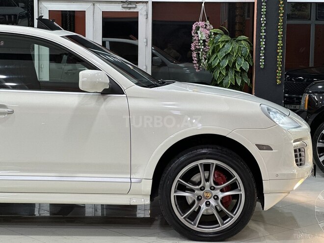 Porsche Cayenne GTS-12