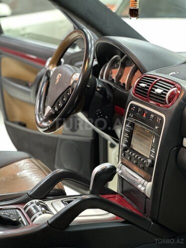 Porsche Cayenne GTS-28