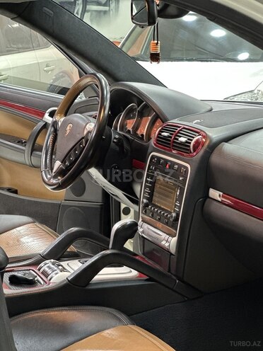 Porsche Cayenne GTS-24