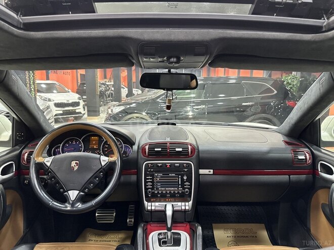 Porsche Cayenne GTS-31