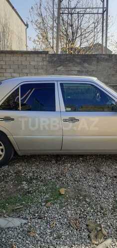 Mercedes E 220 1993, 550,000 km - 2.2 l - Xaçmaz