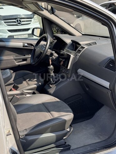 Opel Zafira 2006, 489,546 km - 2.2 l - Qusar