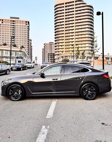BMW i4-7