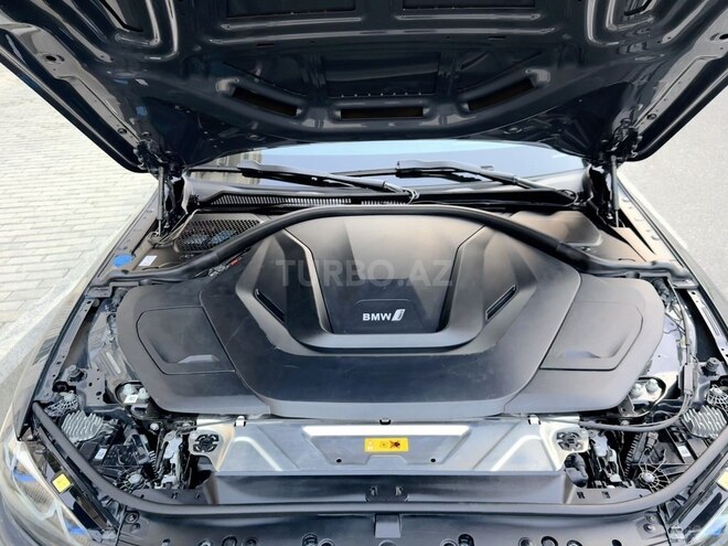BMW i4-18