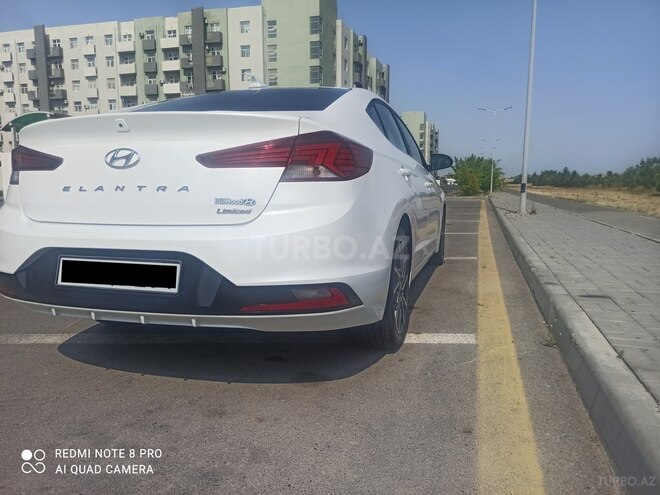 Hyundai Elantra-8
