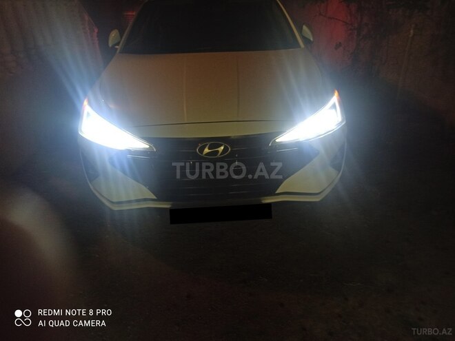 Hyundai Elantra-17