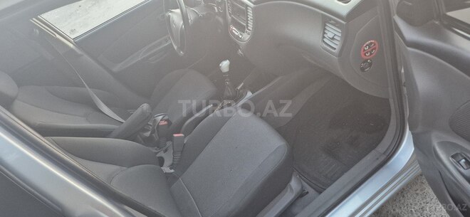 Kia Rio-5