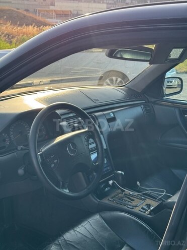 Mercedes E 270 2001, 710,390 km - 2.7 l - Bakı