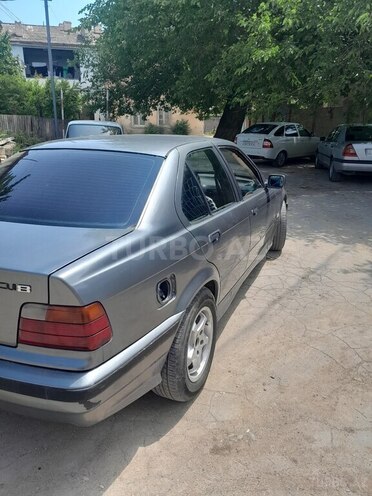 BMW 318 1992, 180,000 km - 1.8 л - Sumqayıt