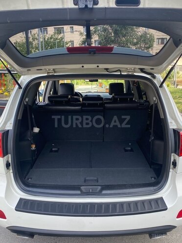 Hyundai Santa Fe-12