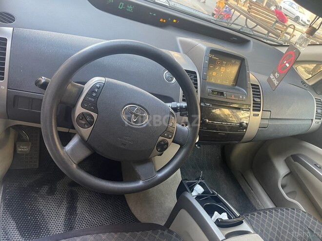 Toyota Prius-11
