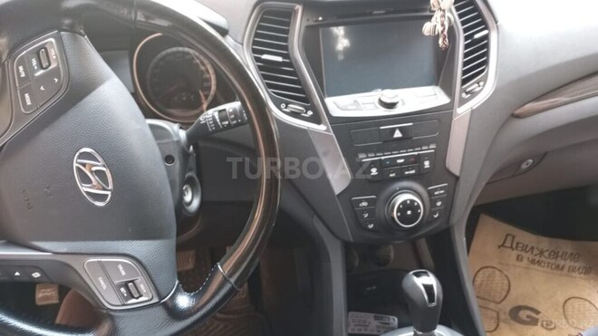 Hyundai Grand Santa Fe-5