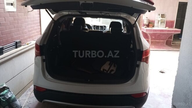 Hyundai Grand Santa Fe-12