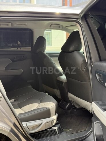 Toyota Highlander-13
