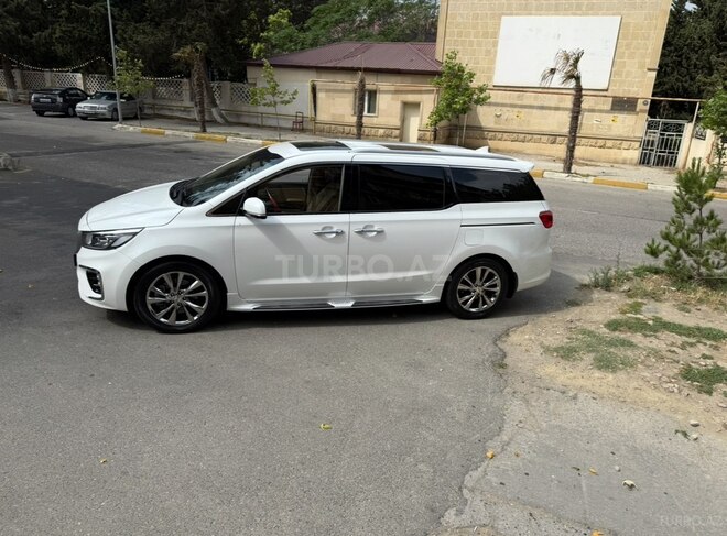 Kia Carnival-4