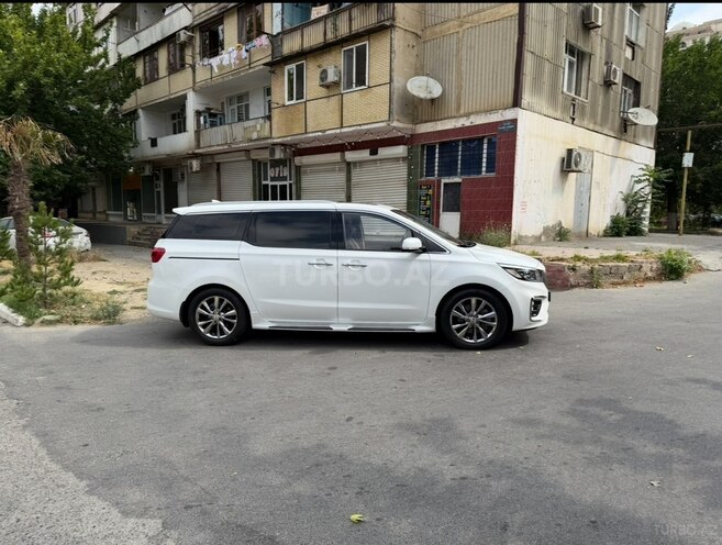 Kia Carnival-5